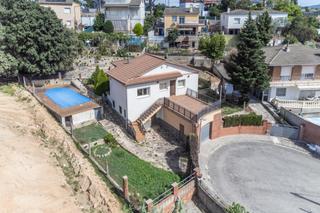 Maison  Enric morera (calle). Un rincón de paz en les pinedes del vallès  lliçà damunt