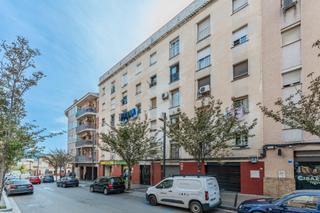 Pis  Rambla sant jordi (rambla). Piso reformado en el centro de ripollet con ascensor y tres habi