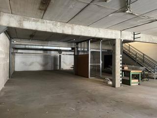 Location Bâtiment à usage industriel à Can Illa. Nave con montacargas en alquiler en la garriga