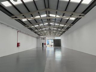 Lloguer Nau industrial a Canovelles. Estrena nave en canovelles. lista para entregar.