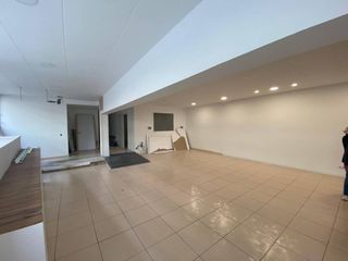 Rent Business premise in Martorelles. Local comercial con mucha imagen corporativa y gran escaparate