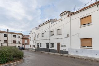 Rez-de-chaussée  Carrer piquet del. Luminoso piso en planta baja con trastero en zona tranquila de m