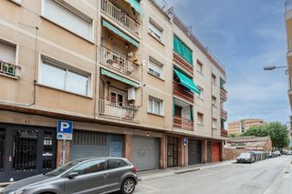 Appartement  Carrer alexander fleming. Amplio piso de 4 habitaciones con balcón y trastero