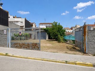 Wohngrundstück  Calle valencia (calle). Excelente terreno plano en el centro de montornés