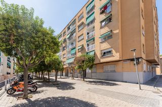 Appartement à Garcia lorca f (calle) 49. Piso con mucha luz y dos balcones en venta en montmeló