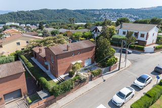 Haus  Calle clavell. Casa con gran jardín y porche en una de las mejores zonas de big