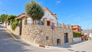 Casa  Carrer extremadura. Casa en venta