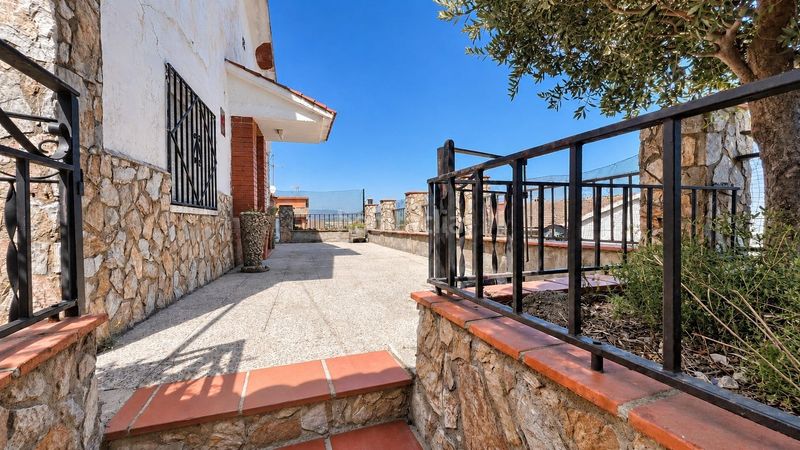 Foto 80139638-4bda-4a1a-9a19-23b3181607cb. Casa amb aparcament a Martorelles
