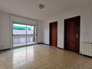 Appartement  Montserrat (calle) 27. Piso en venta de 3 habitaciones y balcón, montmeló santo cristo