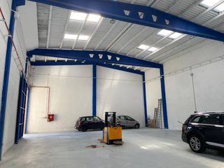 Lloguer Nau industrial a Roca del Vallès (La). Nave industrial con muelle de carga totalmente reformada en alqu