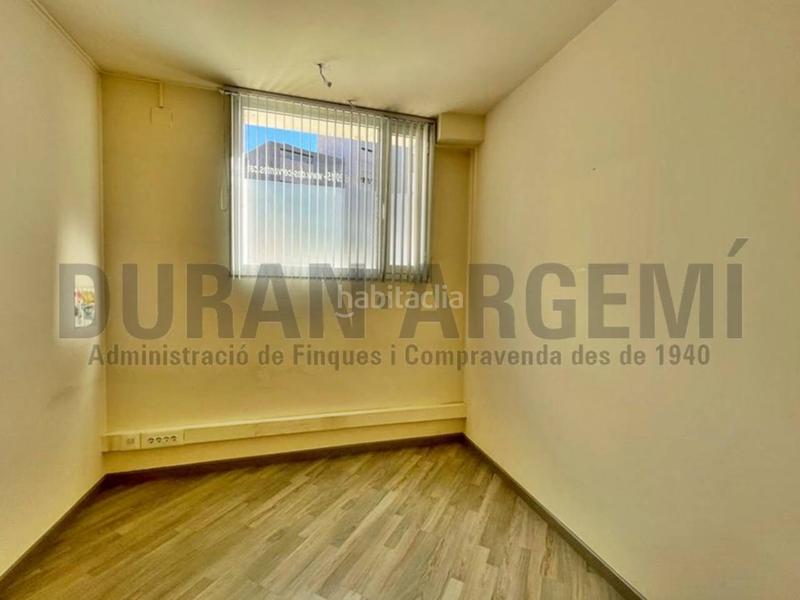 Foto dd47ef19-3d82-4996-8803-b1240d003dbd. Miete büro in Barri del Centre Terrassa