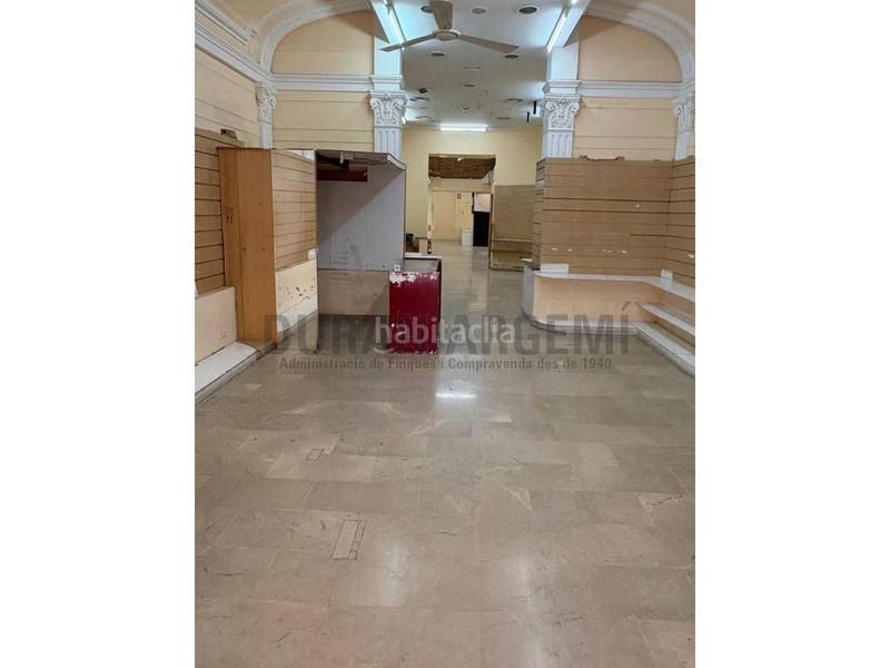 Foto 06a975d2-f8da-48d2-b363-5a72dd71aed9. Alquiler local comercial  en alquiler en el centro primera línea comercial en Terrassa