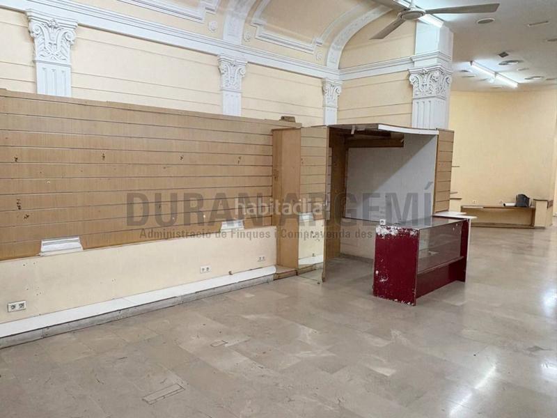 Foto abacded2-509d-49c0-9bb1-d05918fbd112. Alquiler local comercial  en alquiler en el centro primera línea comercial en Terrassa