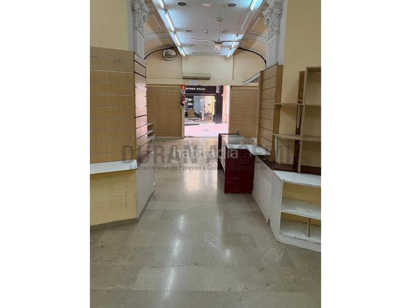 Foto c4520bc1-61cf-477c-914a-e789ced5fde2. Alquiler local comercial  en alquiler en el centro primera línea comercial en Terrassa