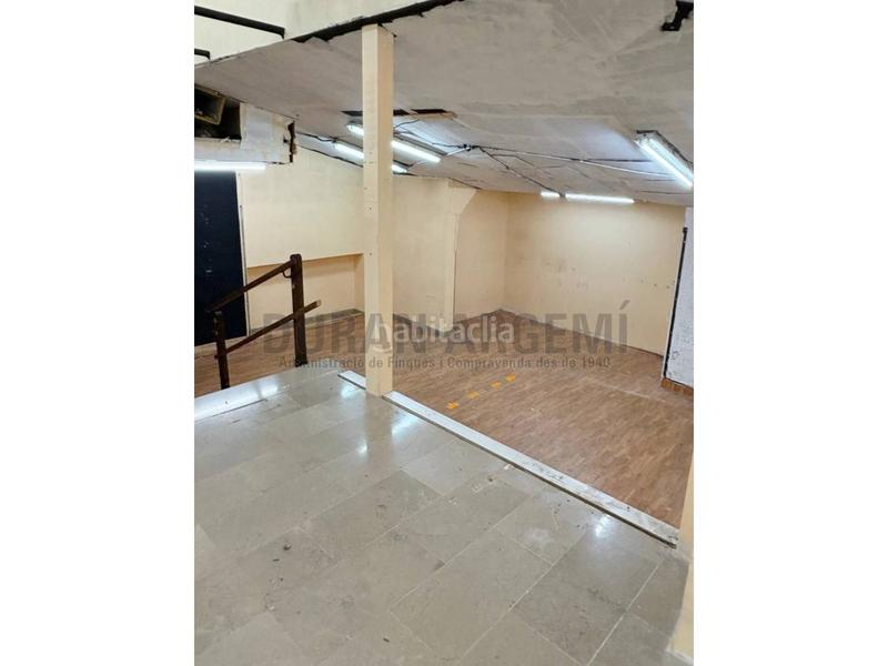 Foto c909e605-8d1c-4c7e-a45a-3befbfb6ce93. Alquiler local comercial  en alquiler en el centro primera línea comercial en Terrassa