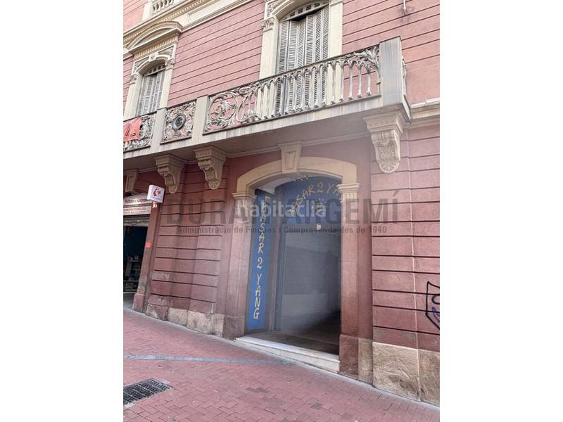 Foto d0a967c2-7b16-47f0-96e5-5811e2f363db. Alquiler local comercial  en alquiler en el centro primera línea comercial en Terrassa
