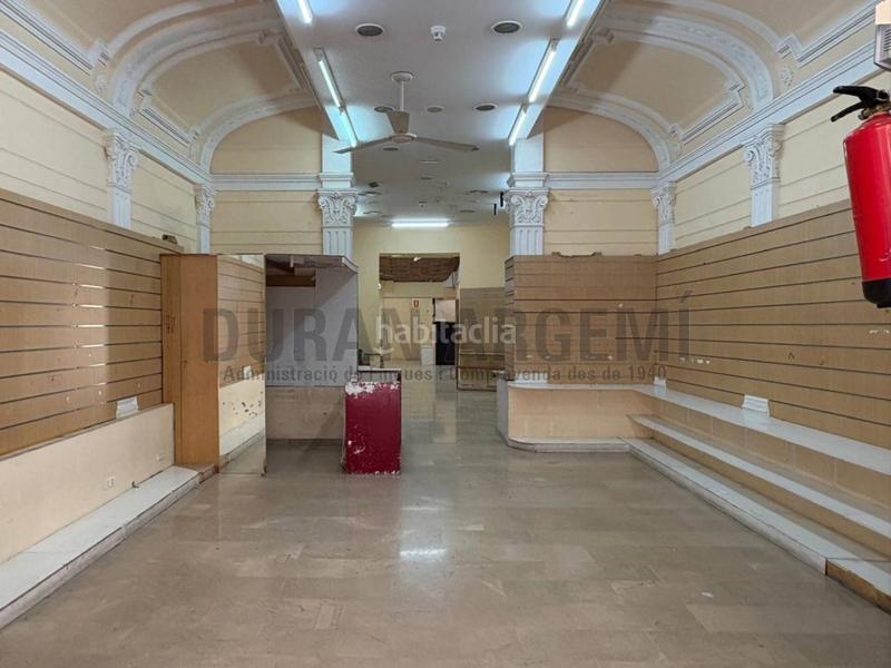Foto ec229e5a-c360-44e4-bab0-3a133a81060a. Alquiler local comercial  en alquiler en el centro primera línea comercial en Terrassa