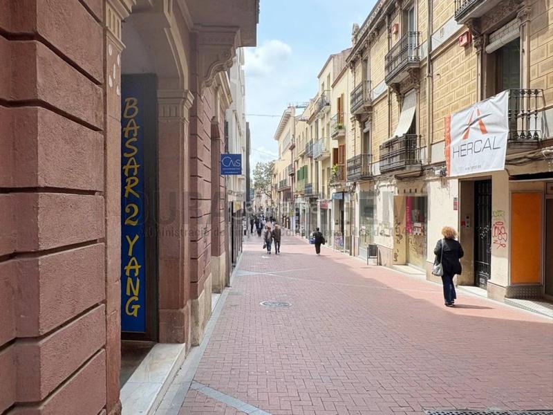 Foto ecd92203-2f9a-4645-adcc-56389aaf8f9b. Alquiler local comercial  en alquiler en el centro primera línea comercial en Terrassa