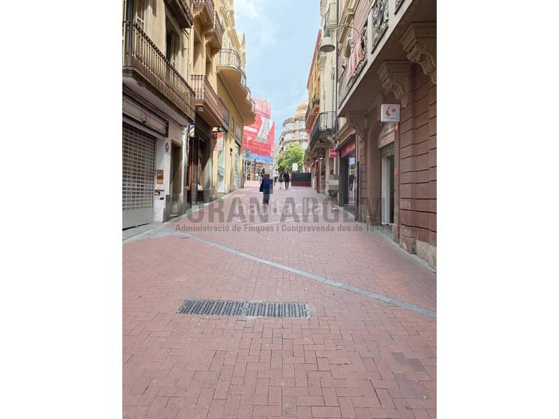Foto f7d8cfb5-8bb1-43c3-a8a2-89798067a775. Alquiler local comercial  en alquiler en el centro primera línea comercial en Terrassa