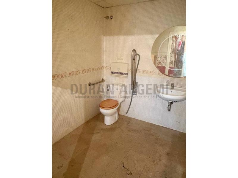 Foto f8b60c99-39f3-4802-b8fe-9ca5a23574af. Alquiler local comercial  en alquiler en el centro primera línea comercial en Terrassa