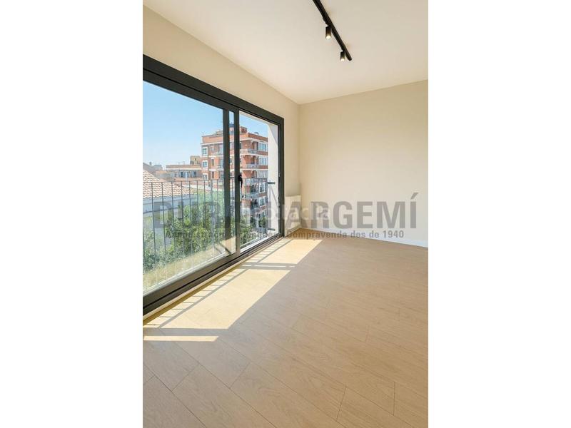 Foto 9ec56595-3362-4b48-85ee-e7d8d55989b5. Oficina a creu gran 35 a Barri del Centre Terrassa