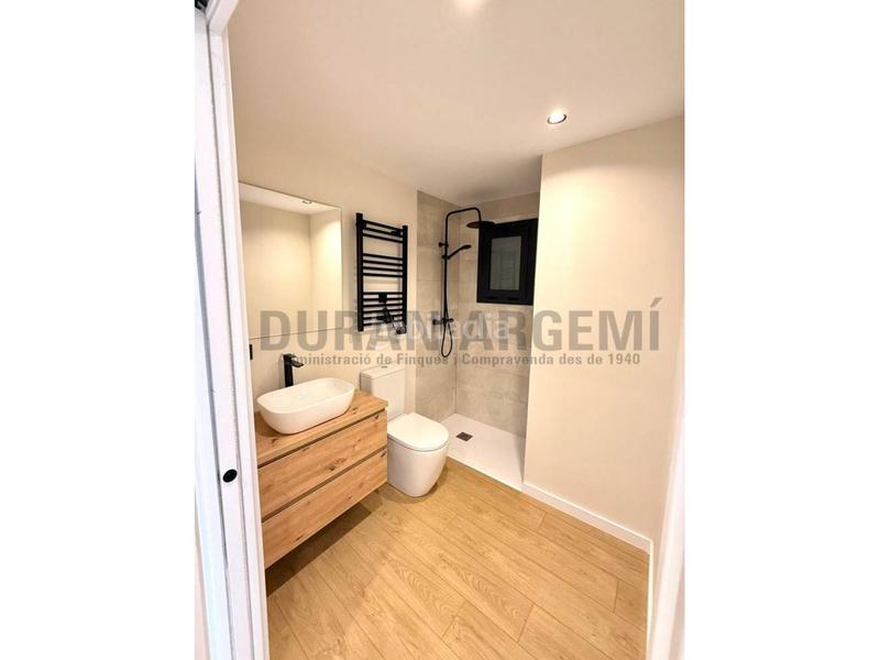 Foto ab5e9d0a-a5f8-4f0a-bea5-82fcc5c79fe8. Oficina  en venta en creu gran en Barri del Centre Terrassa