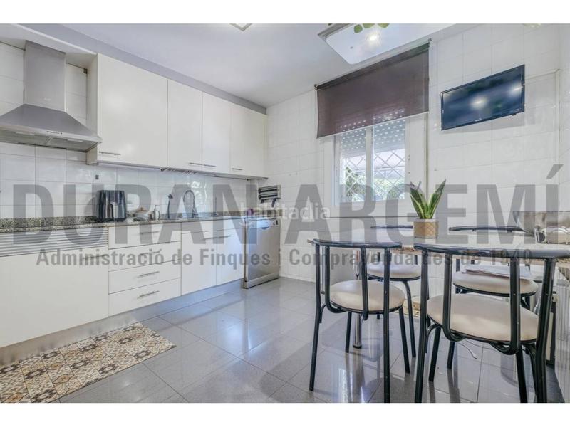 Foto 433a821f-3cd4-4022-a371-1339df6acdc8. Casa unifamiliar adosada en venta en el barrio de ca naurell en Terrassa