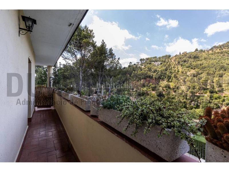 Foto b66e73bd-1a9e-477b-b85a-406fe85b8c2f. Chalet  en venta en castellar del vallés en Castellar del Vallès