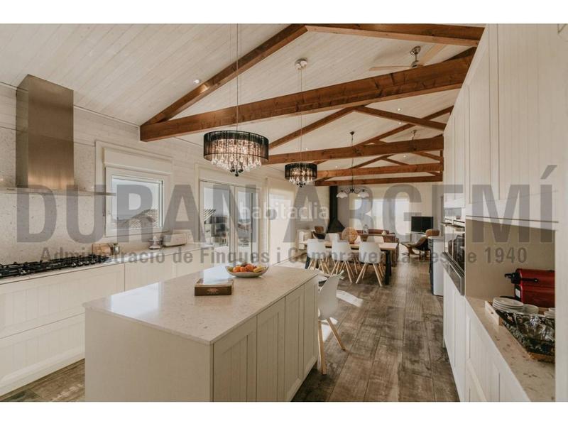 Foto 1990d44a-fb8f-4079-bfea-e1fd1ead0c41. Xalet amb calefacció aparcament piscina a Pinemar Pineda de Mar