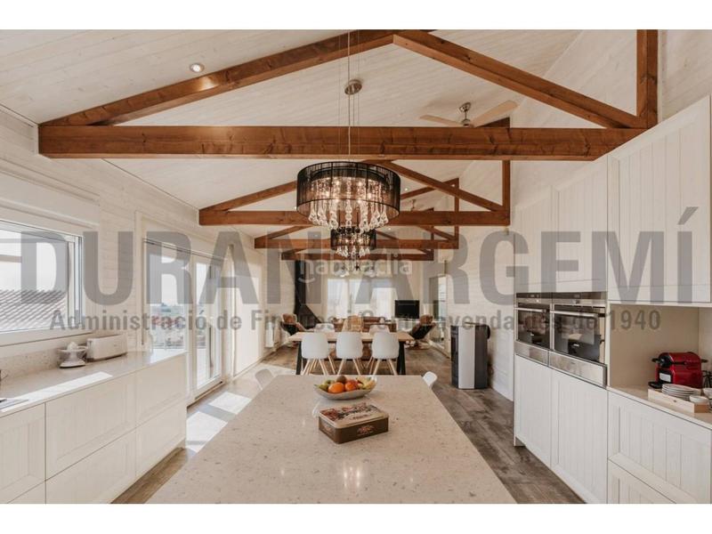 Foto 36c55997-4b5d-4309-8ddc-c73a55c23bf9. Xalet amb calefacció aparcament piscina a Pinemar Pineda de Mar