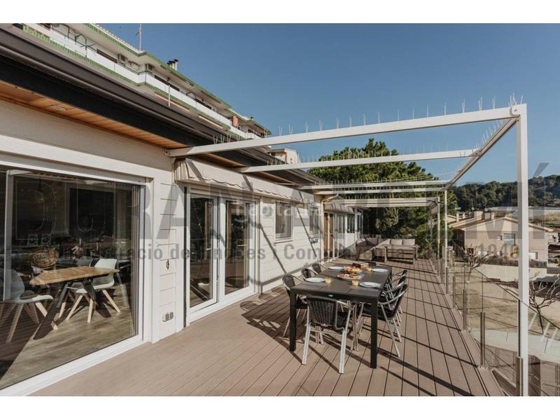 Foto 87eaaedf-7082-4969-b36e-64dc329aea1a. Xalet amb calefacció aparcament piscina a Pinemar Pineda de Mar