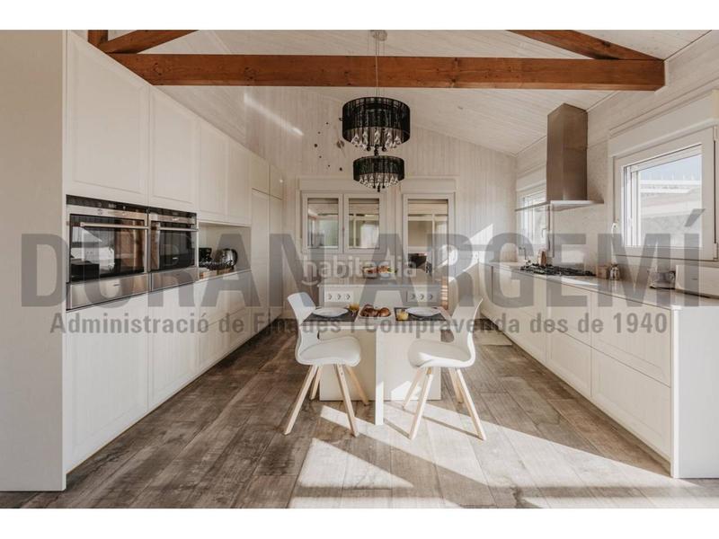 Foto b6e18291-e7e0-4d9f-8b3f-c5caf5f0bfdf. Xalet amb calefacció aparcament piscina a Pinemar Pineda de Mar