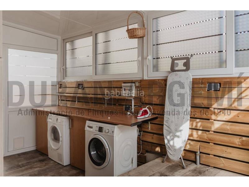 Foto c934b84d-e702-4b4c-b888-e61dc12a8bf6. Xalet amb calefacció aparcament piscina a Pinemar Pineda de Mar