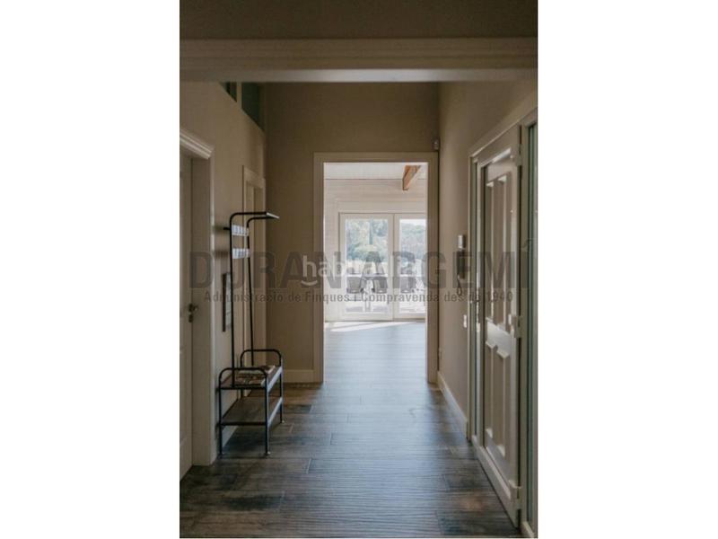 Foto ca33ad2f-77c5-42ac-8c9e-4c34397ec9a9. Xalet amb calefacció aparcament piscina a Pinemar Pineda de Mar