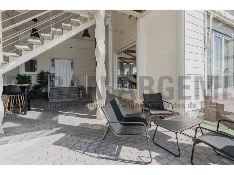 Foto f63bf2f3-7530-4f0e-b30f-b9baa2373441. Xalet amb calefacció aparcament piscina a Pinemar Pineda de Mar