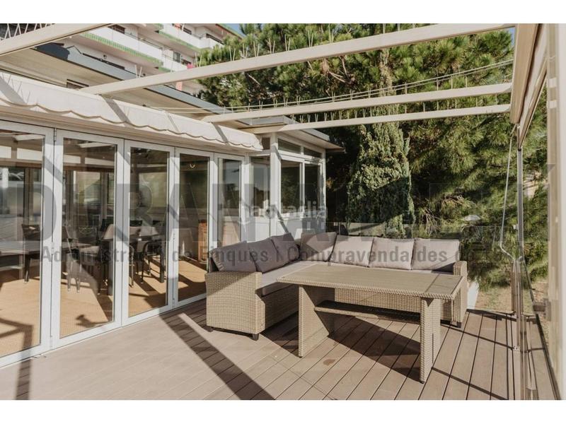 Foto fca0baed-312b-4c64-ac88-8e3e535eb860. Xalet amb calefacció aparcament piscina a Pinemar Pineda de Mar