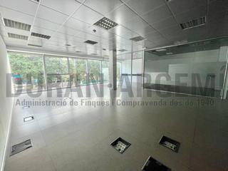 Rent Office space  Mossèn josep pons. Oficina en alquiler en edificio emblemático, ideal para sede de