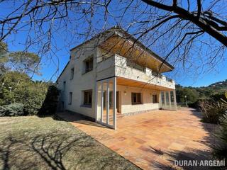Chalet  Isaac peral. Torre con encanto y gran potencial en el corazón de matadepera