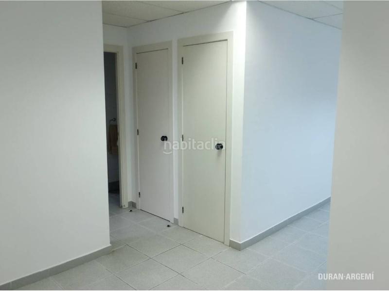 Foto 75213508-fcc8-4f4d-b2d7-6b89f53fd17c. Affitto ufficio in mossen jacint verdaguer 12 in Barri del Centre Terrassa