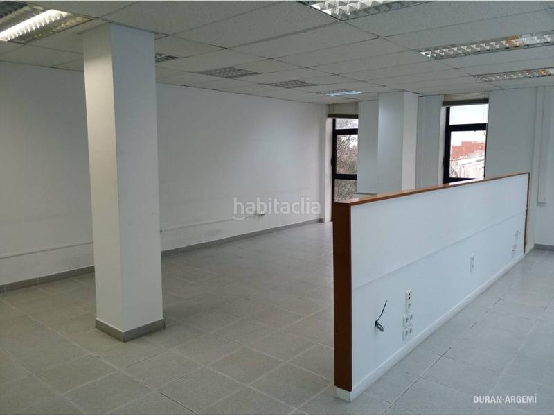 Foto 7a68f256-db28-4d9f-b5b7-f80610cfb31d. Affitto ufficio in mossen jacint verdaguer 12 in Barri del Centre Terrassa