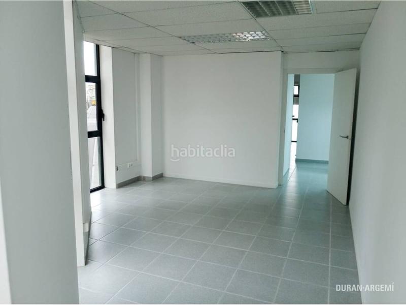 Foto 81c69612-9b9b-46a8-ac2d-b091d3095d07. Alquiler oficina en mossen jacint verdaguer 12 centro despacho de 100 m en Terrassa