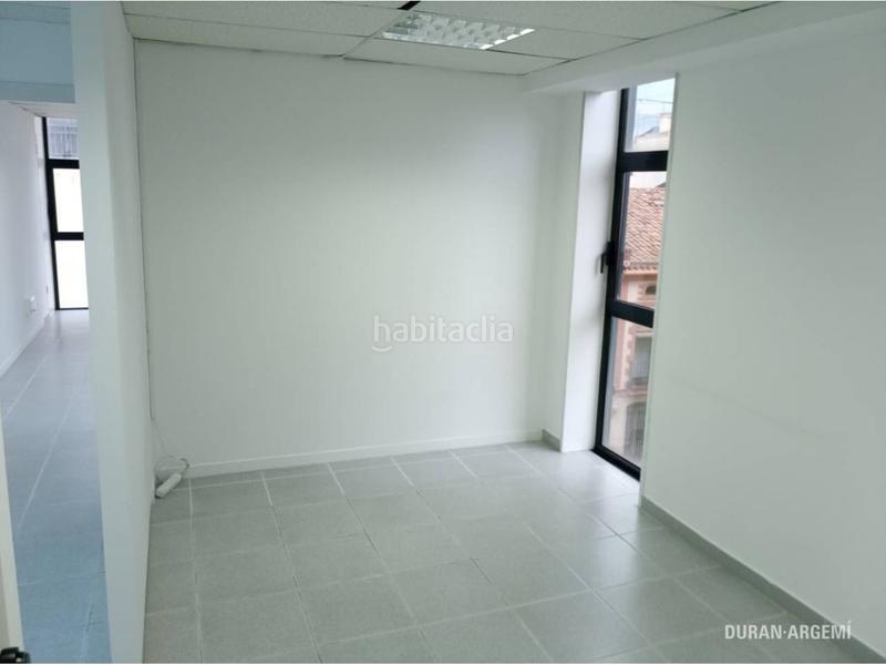 Foto cdf38fca-fc89-4760-8036-d917c67bdea1. Alquiler oficina en mossen jacint verdaguer 12 centro despacho de 100 m en Terrassa