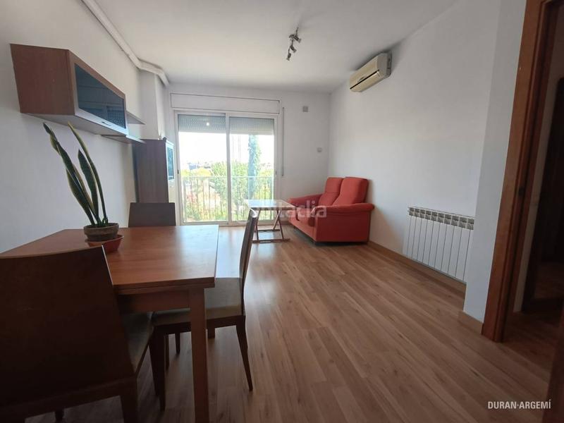 Foto ee51fb40-d96d-40e2-b512-87058002a0f5. Pis amb calefacció aparcament a Egara Terrassa