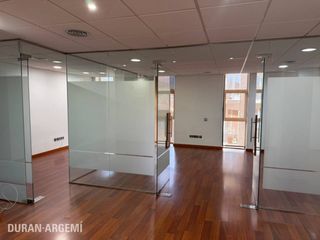 Rent Office space  Plaza mossèn jacint verdaguer. Oficina en alquiler en el centro