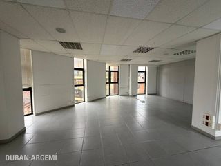 Location Bureau  Plaza mossen jacint verdaguer. Despacho de alquiler