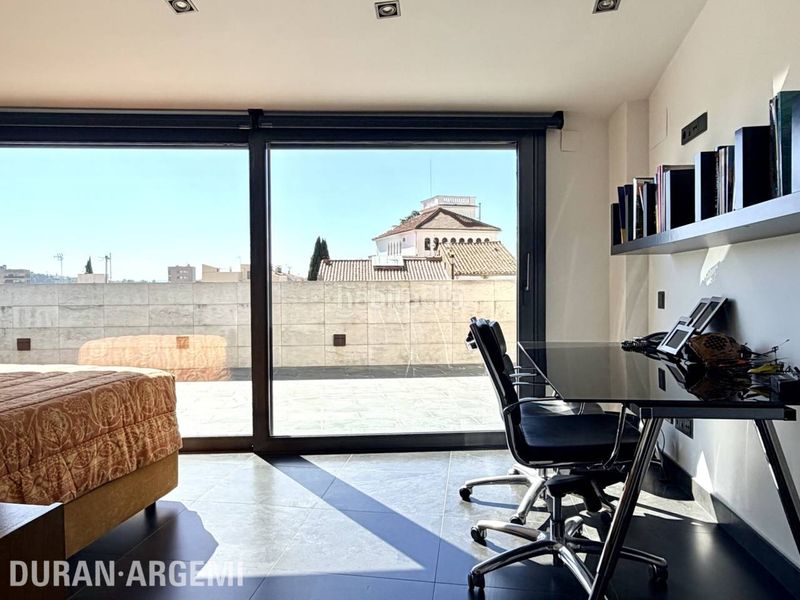 Foto 00b0b30e-0610-4ff7-8904-744810f0aff7. Casa amb calefacció aparcament piscina a Barri del Centre Terrassa