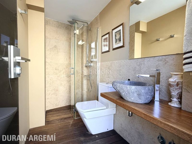 Foto 17404f9d-61d3-4cf7-b785-565b2ed1876f. Casa amb calefacció aparcament piscina a Barri del Centre Terrassa