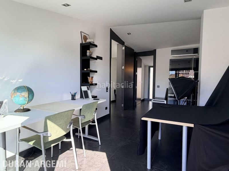 Foto 33e0d637-3a10-4055-bc67-e6b09680a194. Casa amb calefacció aparcament piscina a Barri del Centre Terrassa