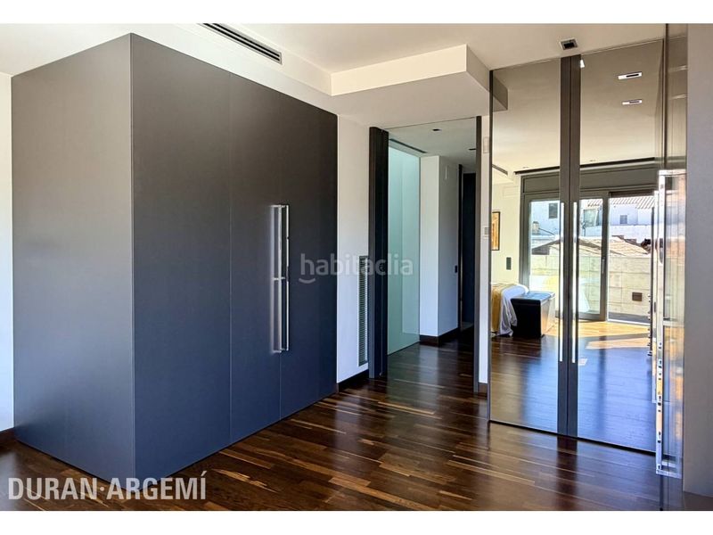 Foto 39013ddb-f71d-4b04-aa6a-36c2caf21786. Casa amb calefacció aparcament piscina a Barri del Centre Terrassa