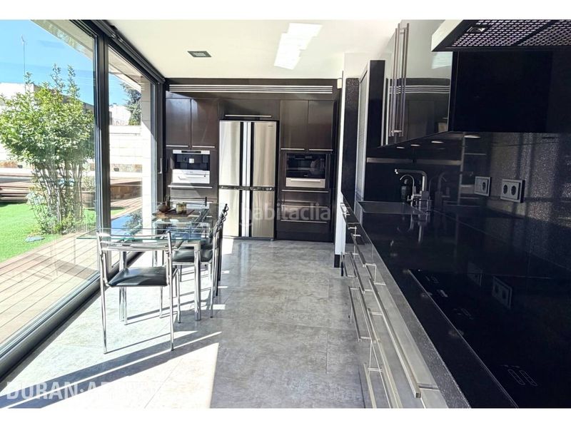 Foto 3c035fb4-b1fe-4a70-9393-e636a13cc3fa. Casa amb calefacció aparcament piscina a Barri del Centre Terrassa